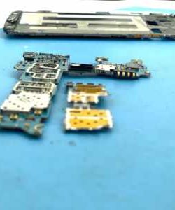 Phone-Motherboard-repair-in-London-Fixfactor-400x300